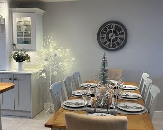 Beautiful Seafront Home With Amazing Views! - New Romney - Comedor