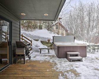 Ski and Relax Vail-Beaver Creek Duplex with Hot Tub - Avon - Patio