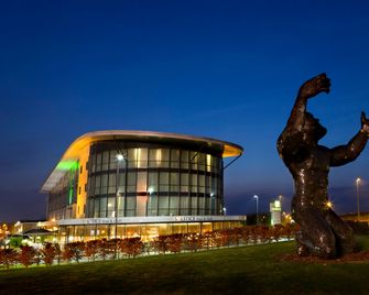 Holiday Inn Salisbury - Stonehenge By IHG - Salisbury - Gebäude