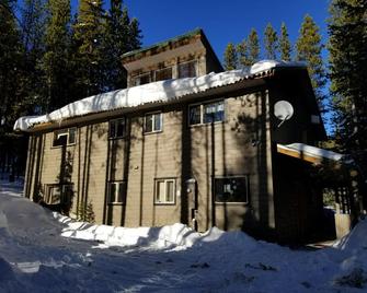 Sauna Suite On the Run Ski Chalet - Rock Creek - Building