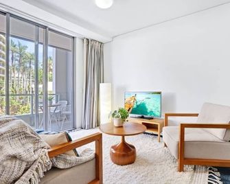 219 Harbour Lights with Ocean Views - Cairns - Salon