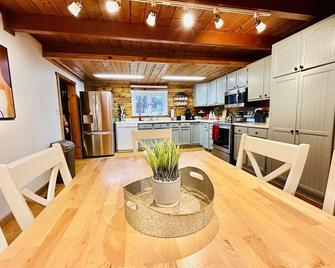 Cozy Cabin close to Virginia Tech and Radford University - Radford - Restaurant