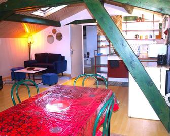 Parcieux.T2 meublé équipée - Massieux - Dining room