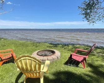 Cozy Cottage on Indian Lake with AC - Manistique - Pátio