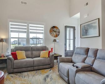 Walk To Marina Lake Greenwood Retreat Wi - Greenwood - Living room