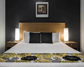Mantra 100 Exhibition Melbourne - Melbourne - Bedroom