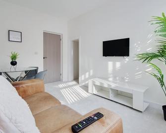 Apartment 1 Castle Lane - Bournemouth - Living room