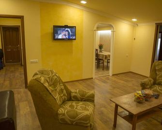 Your Hostel - ירבאן - סלון