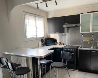 Rent apartment 100 m2 in quiet residence - Cergy - Cuisine