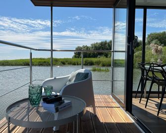 Houseboat in Lazy Near Baltic Sea & Lake Jamno - Łazy - Balkon