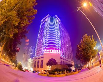 Inzone Garlnd Hotel Zhangqiu - ז'ינאן - בניין