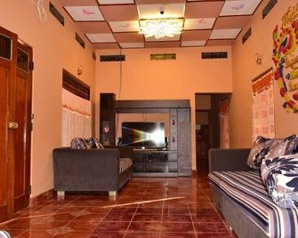 Every room your home - Jaffna - Wohnzimmer
