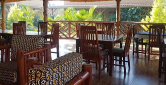 African Roots Guesthouse - Entebbe - Restauracja