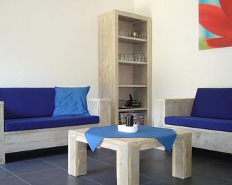 Spacious 8 person vacation home by the sea, 8 minutes walk to the beach - La Haya - Sala de estar