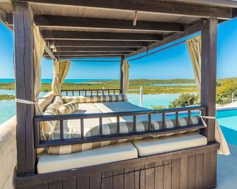 Endless Ocean Views, Amazing sunsets, pool,kayaks, pool table and games! - Five Cays Settlement - Balcón