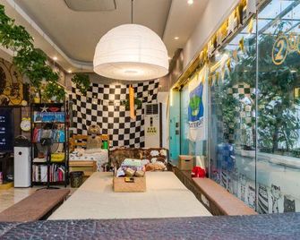 Marc's Youth Hostel - Chengdu - Lobby