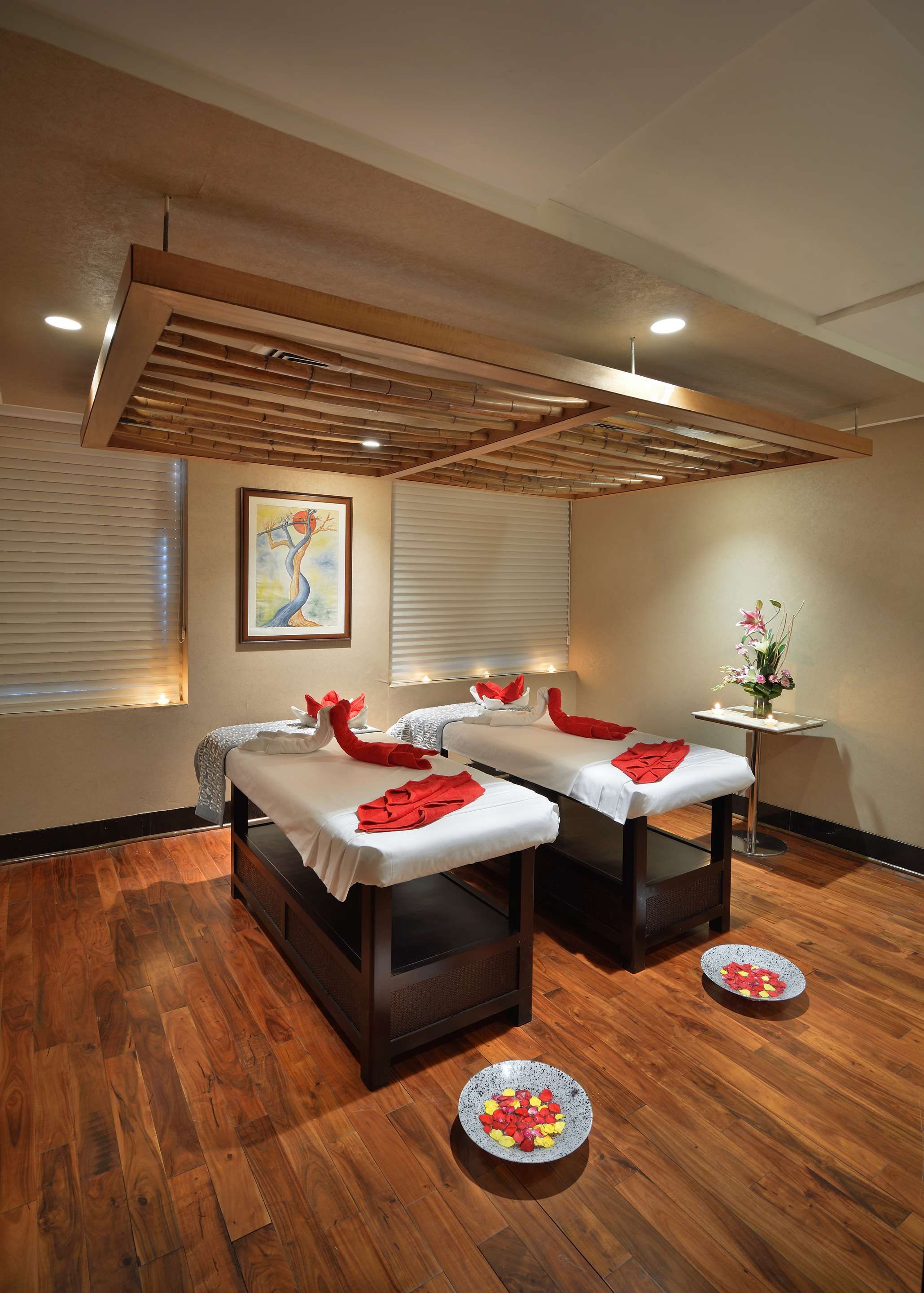 Radisson Blu Kaushambi Delhi NCR thumbnail 3