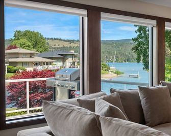 Lakeside Liberty Lake Home • Private Beach Acces - Liberty Lake - Balcony