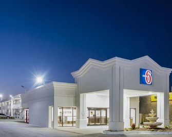 Motel 6 Jacksonville Nc - Jacksonville - Building