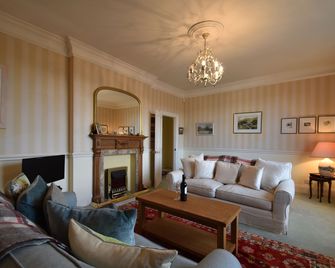 Whitefriars, Rye - central location with parking for 3 cars - large family home - Rye - Wohnzimmer