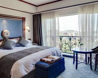Kampala Serena Hotel - Kampala - Bedroom