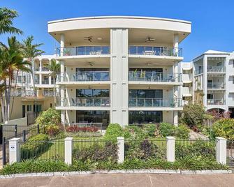 3 Bedroom 2 Bathroom 2nd Floor Beachfront Meridien Apartment Trinity Beach - Cairns - Gebäude