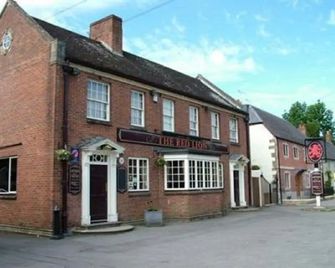 The Red Lion - Warminster - Edificio