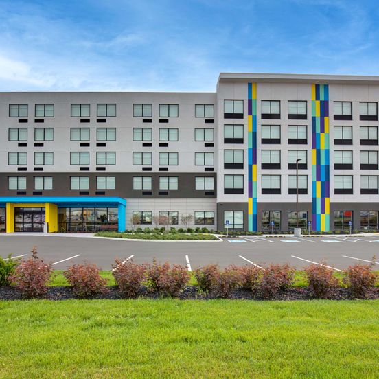 Tru by Hilton Toronto Airport West image 1