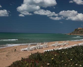 Hotel Miramare Garzia - Marinella - Beach