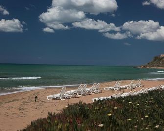 Hotel Miramare Garzia - Marinella - Strand