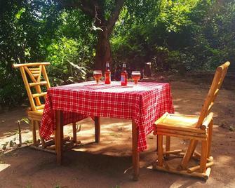 Selous Adili Forest Camp - Kwangwazi - Patio