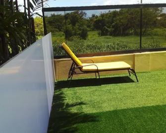 Holiday Spice Is A Home Away From Home. Apartments With Breeze And Family Taste - Oistins - Patio