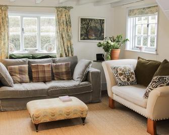 Wolvesacre Mill Cottage - Whitchurch - Living room