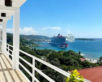 Ocean View Hotel and Restaurant - Coxen Hole - Balkón