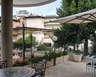 Hotel Dei Pini - Fiuggi - Patio