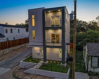 The Ultimate View House - Dallas - Building