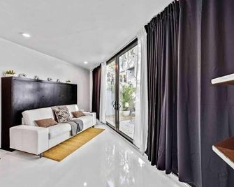 Las Olas Hammocks Unit 3 By Pmi - Fort Lauderdale