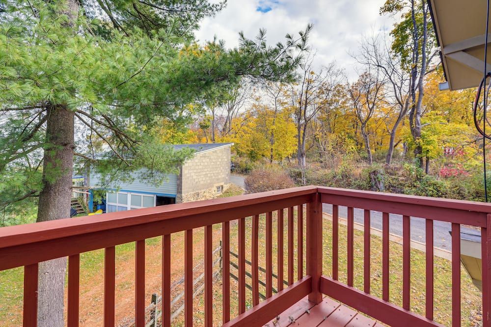 Updated Getaway w/ Sauna & Yard in Bloomsbury!