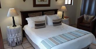 Joan's Bed And Breakfast - Durban - Bedroom