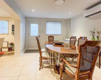Spacious House Near Downtown Mtl - Montreal - Dining room