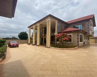 Beautiful 2-Bed Apartment In Kumasi - Kumasi - Gebäude