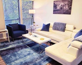 Comfy Downtown Apartment Near The Pearl - King Bed - San Antonio - Sala de estar