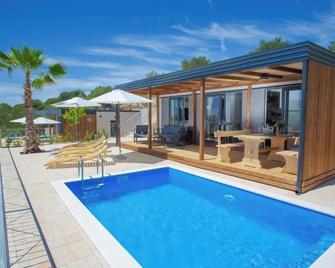 Spacious Apartment in Novalja Near Sea - Novalja - Pool
