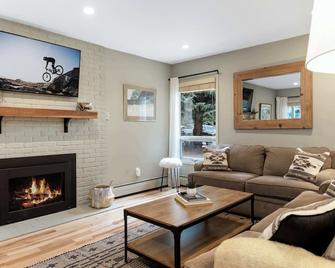 Cozy Vail Condo with Fireplace Close to Ski Lifts - Vail - Sala