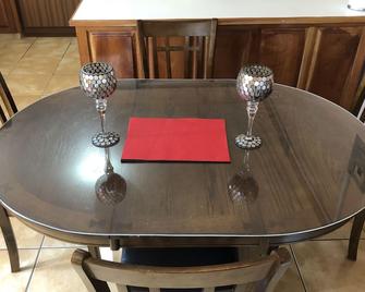 Bon Accord Beaulieu , an ideally located two bedroom apartment - Bon Accord Village - Dining room