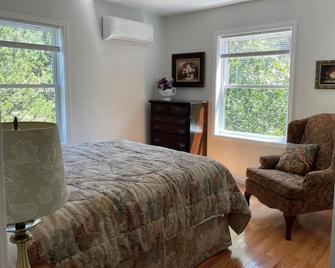 Newly Renovated 5 Bedroom Home! - Truro - Bedroom
