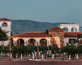 Hacienda Los Olivos, Valle de Guadalupe - Guadalupe - Patio