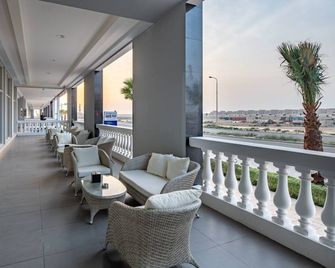 Park Inn By Radisson Jubail Industrial City - Al Jubail - Balkón