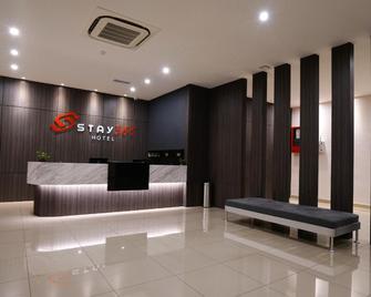 Capital O 89386 Stay 365 Hotel - Changloon - Front desk