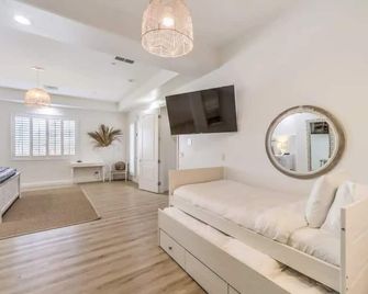 Luxury 5br Villa Pool Hot Tub Rv Friendly - Henderson - Bedroom